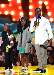 Kevin hart shares special moment with his kids on stage. 